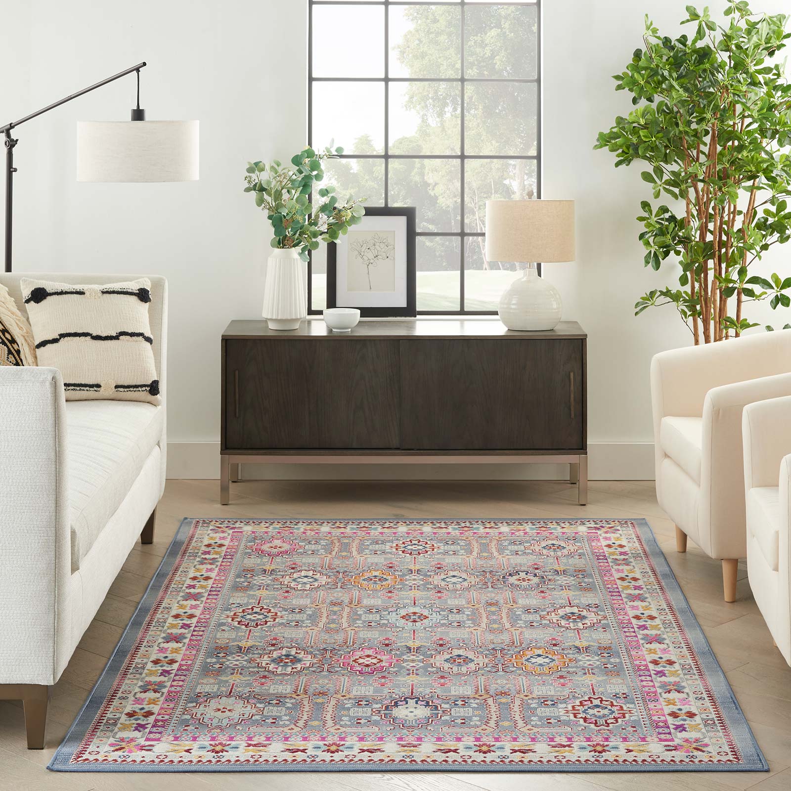 Nourison tapijt Vintage Kashan VKA05 GYMTC GREY MULTICOLOR 5X8 099446811837 interior 3